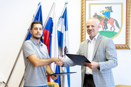 PIVKA PODPIS POGODBE O POSTAVITVI SONČNIH ELEKTRARN 13.6.2025 - Valter Leban-9186